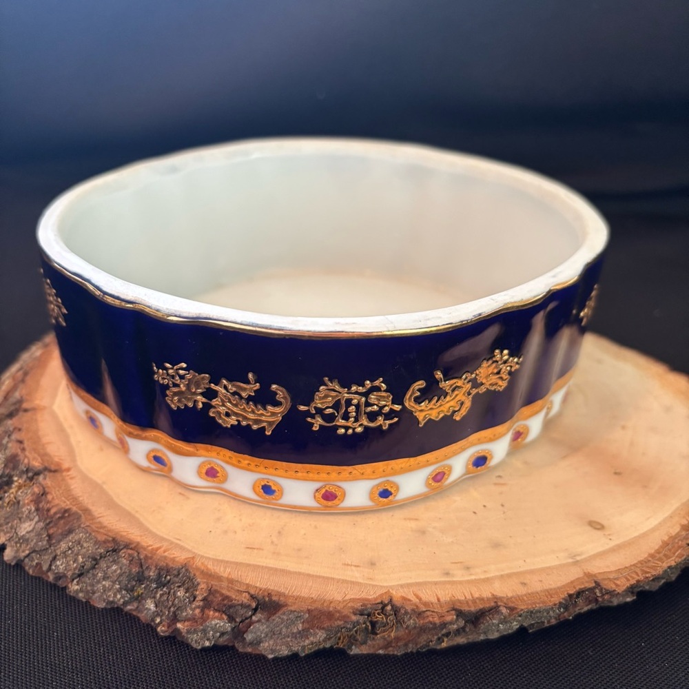 Elegant Blue and Gold Decorative soap dish